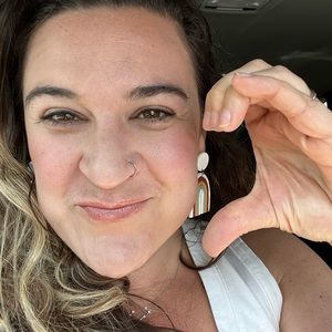 Meet your Posher, Adrienne